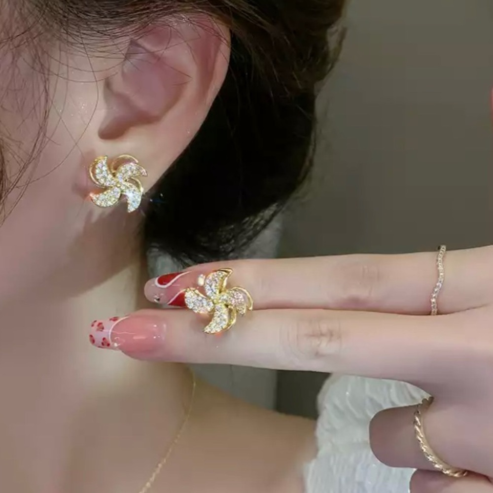 Stylishly Chic Pinwheel Zircon Earrings Accessories Jewelry